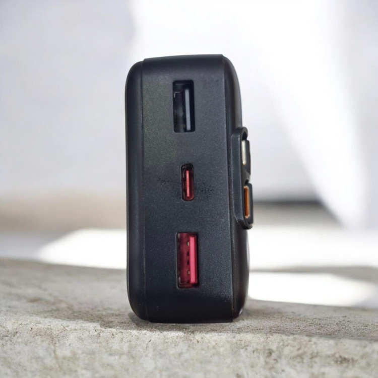 پاوربانک KPG مدل KPG-202X ظرفیت ۲۰۰۰۰ میلیآمپر با شارژ سریع ۲۲.۵ وات